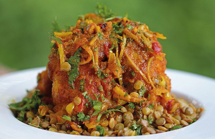 Frango com chermoula e lentilhas