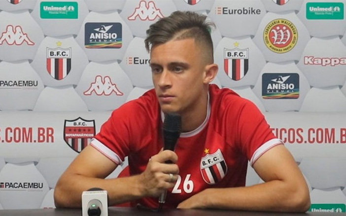 “Vamos encarar os últimos sete jogos como finais de campeonato”, diz atacante do Botafogo