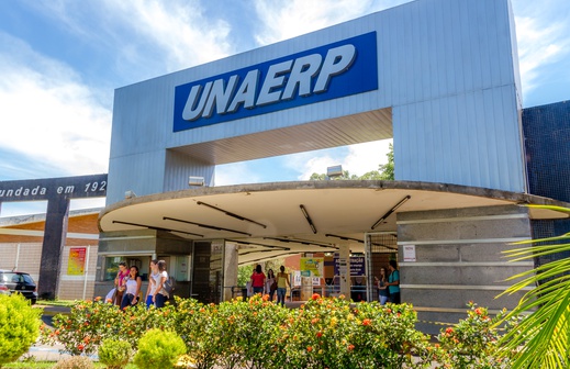 Comandante da FAB ministra palestra na Unaerp