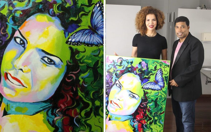 Artista presenteia Vanessa da Mata com retrato em pintura, em Ribeirão Preto