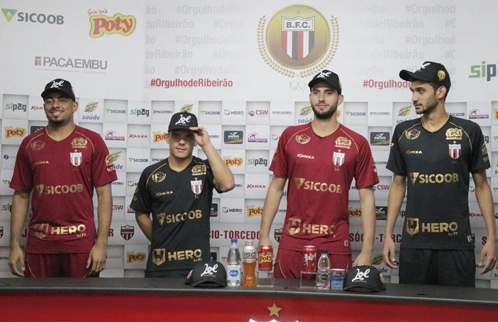 Uniforme novo