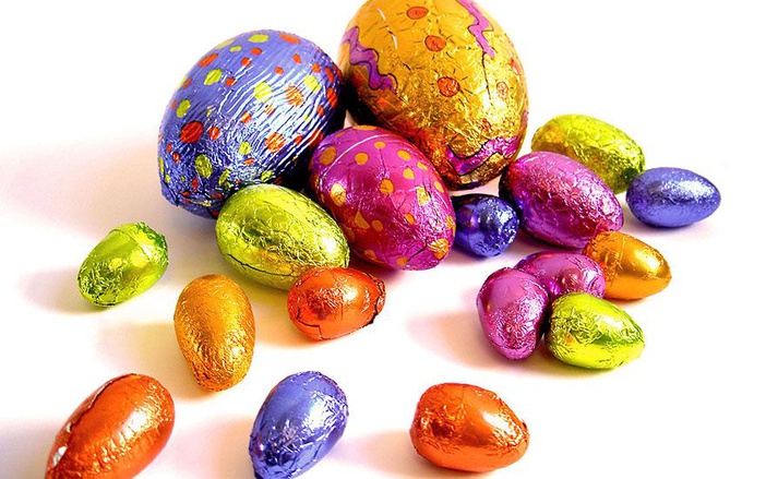 Crianças ganham ovos de chocolate em presídio da região metropolitana