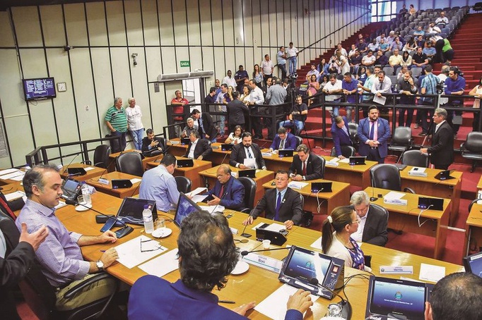Nova Câmara, antigos problemas