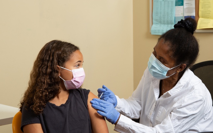 Ribeirão Preto não ampliará público-alvo da vacinação contra a dengue, pois não possui doses com validade em 30 de abril