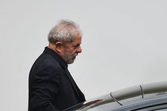 Defesa de Lula pede envio do processo do triplex à Justiça Eleitoral
