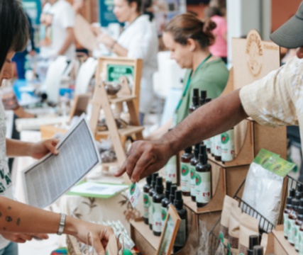 Feira Veg reúne expositores na Nove de Julho em Ribeirão Preto