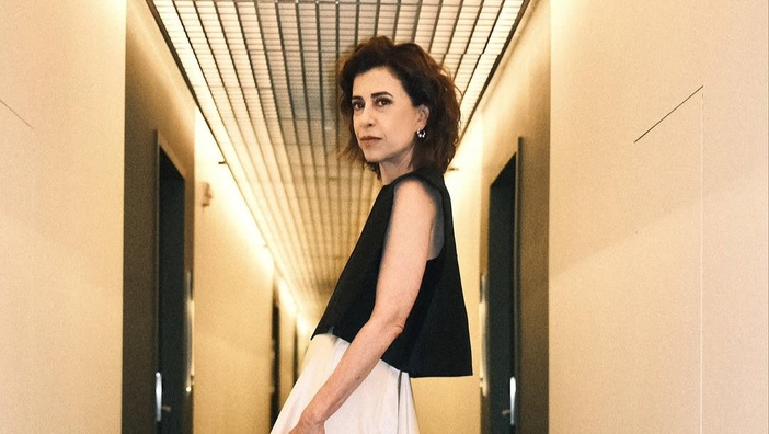 Fernanda Torres leva Globo de Ouro por atuação em Ainda Estou Aqui