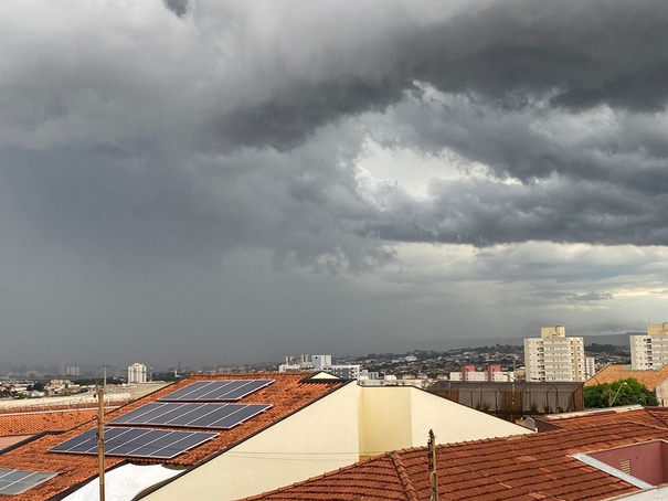 Inmet e Defesa Civil emitem alerta de chuvas intensas para Ribeirão Preto e região