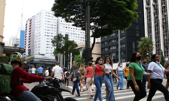 Covid-19: Brasil tem 29,8 milhões de casos e 658,5 mil mortes ao todo