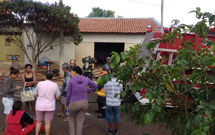 Incêndio em residência assusta moradores na Zona Norte
