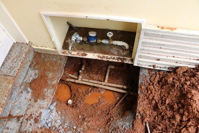 Daerp flagra ligações clandestinas de água em casas na Ribeirânia e Alto da Boa Vista