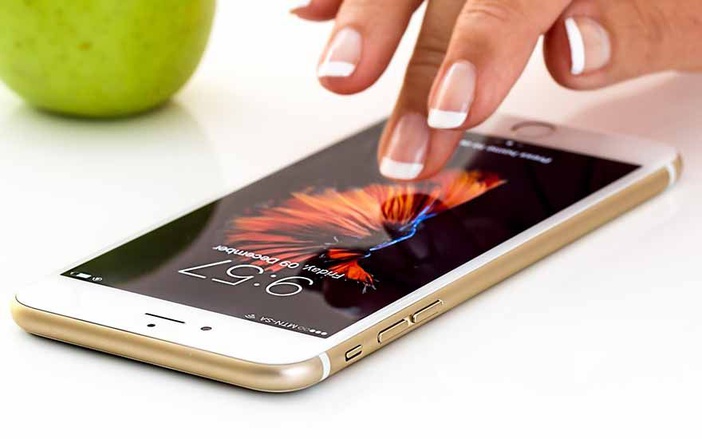 Computador perde espaço e celular é principal meio de acesso à internet