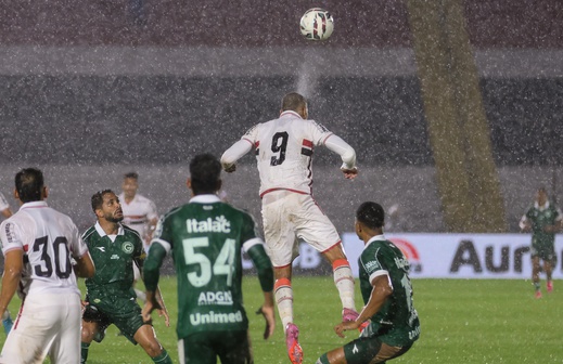 Botafogo perde a quinta seguida e fica a um ponto do Z4