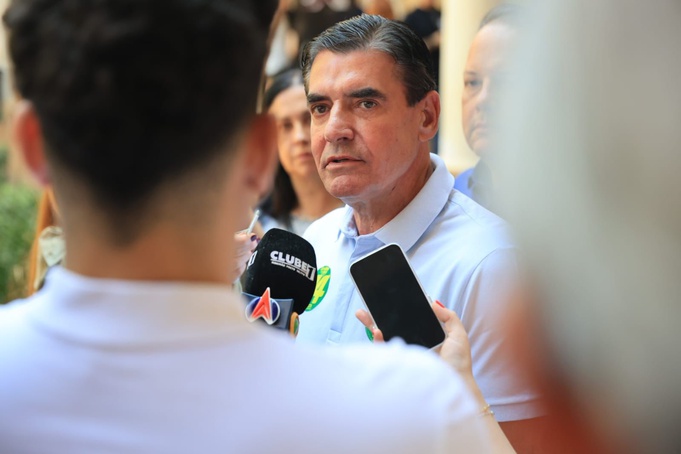 Duarte Nogueira vota no Colégio Marista e destaca avanços de Ribeirão Preto