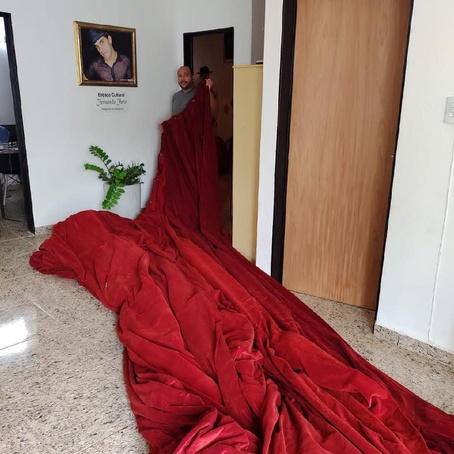 Cortina do Teatro Municipal de Ribeirão Preto é doada para cidade da região