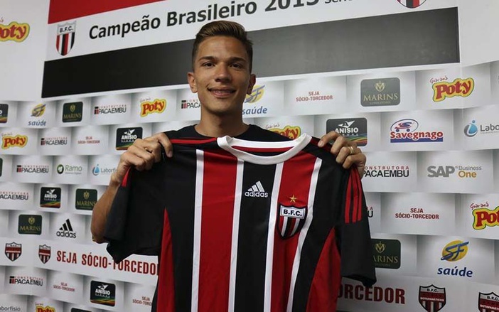 Já esperado, Isaac Prado se reapresenta no Botafogo