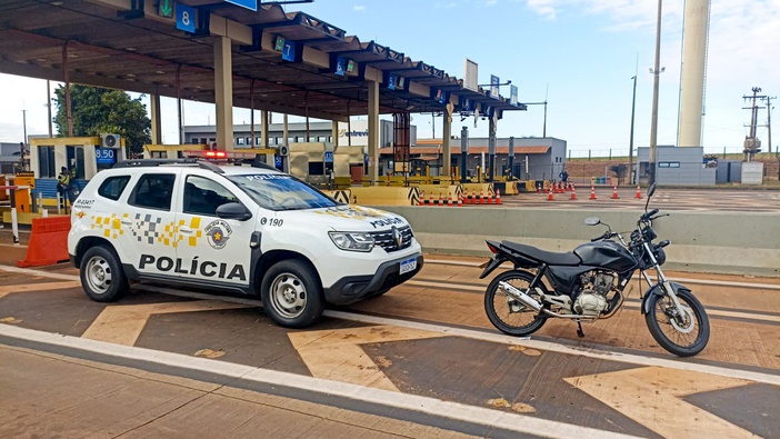 Polícia Rodoviária recupera moto furtada, em Sertãozinho