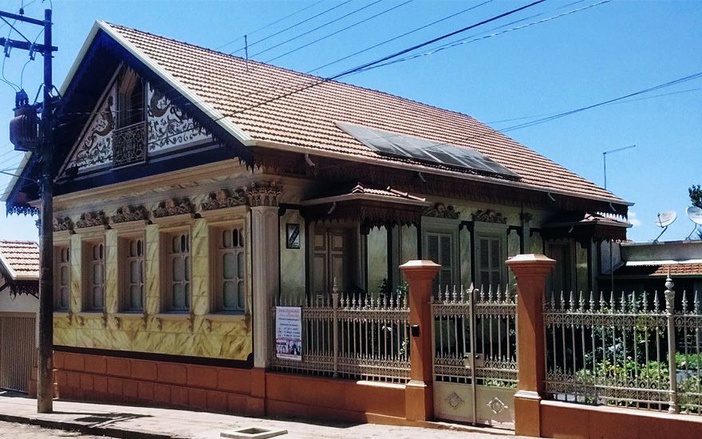 Casa centenária de Batatais é restaurada e revela beleza oculta