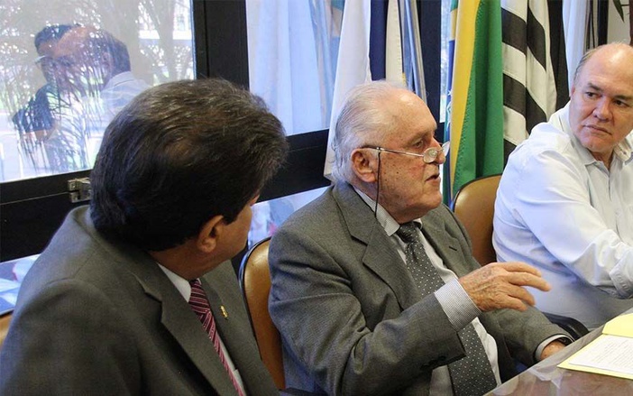 Câmara lê pedido de abertura de inquérito contra vereador