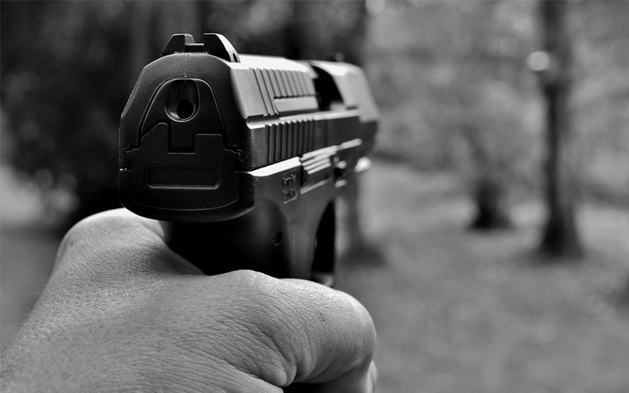Homem é preso após tentar vender arma de fogo sem registro