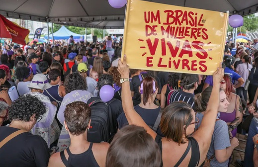 Violência muda rotina e escolhas de 98% das mulheres brasileiras