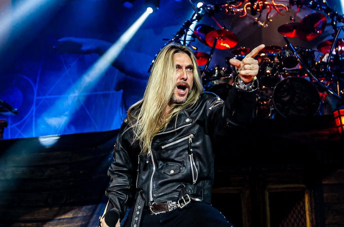 Edu Falaschi volta a Ribeirão Preto com show que celebra os 20 anos de clássico álbum do Angra