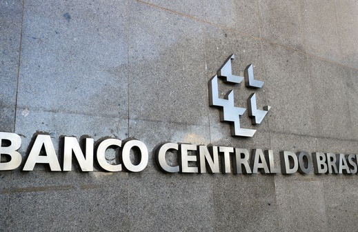 Mercado financeiro reduz previsão da inflação para 5% este ano
