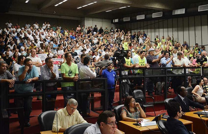Para manifestantes verem