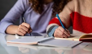 Alunos de escola em Ribeirão Preto reúnem filosofia e poesia no livro “Versos Filosóficos”