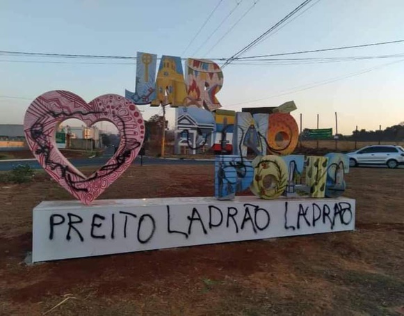Tótem recém-inaugurado em Jardinópolis é alvo de vandalismo