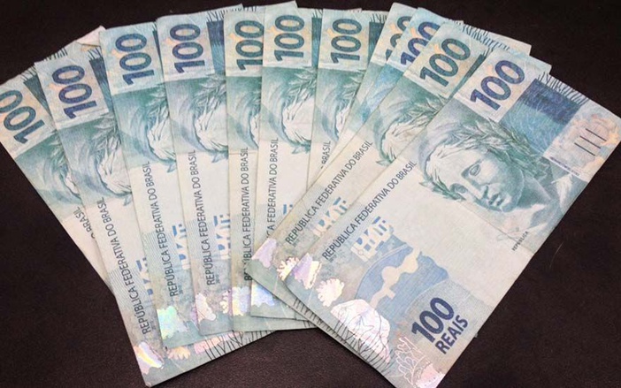 Irmãos são pegos com R$ 1.100 em notas falsas