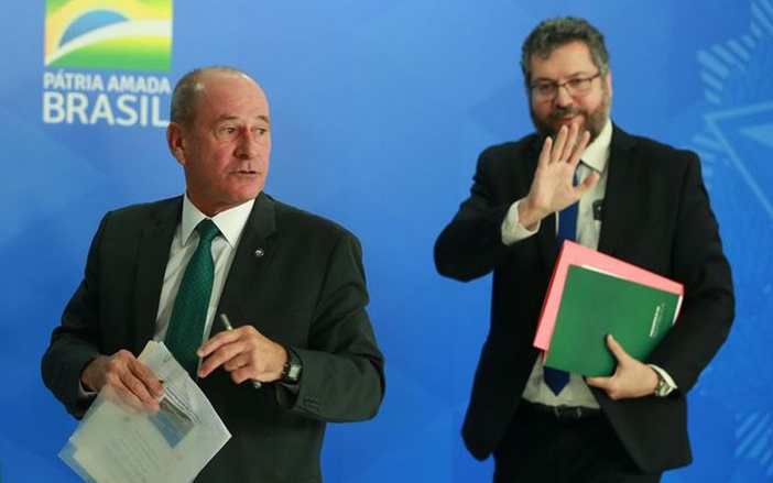Ministro da Defesa deixa cargo no governo federal
