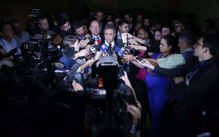 Em almoço no Palácio, Aécio diz que PSDB continua apoiando o governo