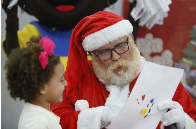 Correios anunciam parceria com Luccas Neto para presentear crianças neste Natal