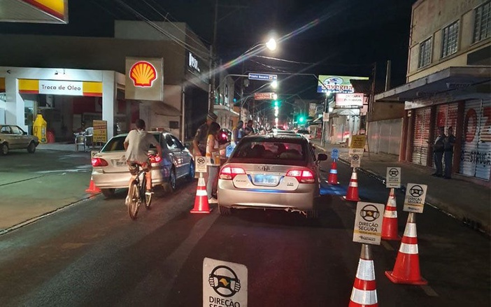 Programa Direção Segura multa seis motoristas em Monte Alto