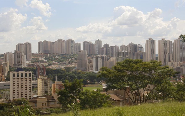 Saúde e comércio de imóveis elevam criação de empregos formais em Ribeirão Preto