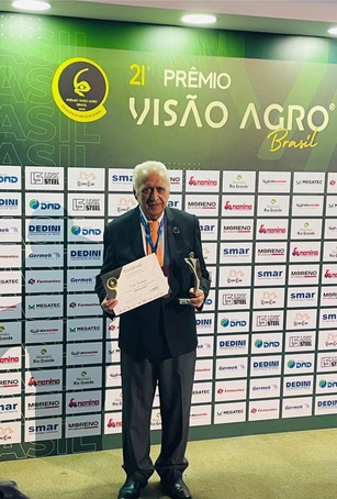 Prêmio Visão Agro Brasil entrega homenagem ao jornalista Enio Campoi