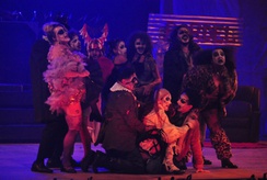 Grupo Gorki estreia "Mahagonny" no Teatro Marista