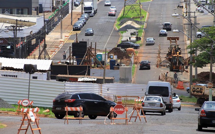 Avenida Maria de Jesus Condeixa é interditada para obra de viaduto