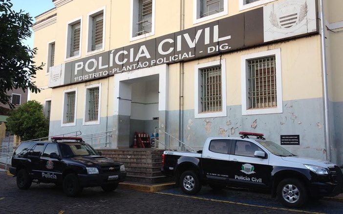 Mulher acorda de madrugada com assaltantes dentro do quarto na Vila Tibério
