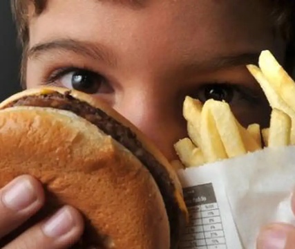 OMS lança guia para enfrentar obesidade em crianças e adolescentes