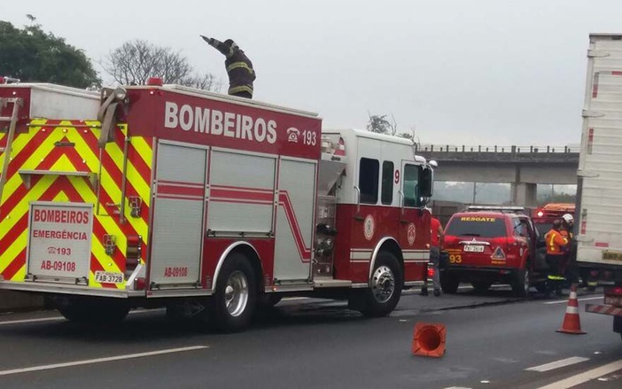 Acidente entre caminhão e carro deixa ferido em Ribeirão Preto