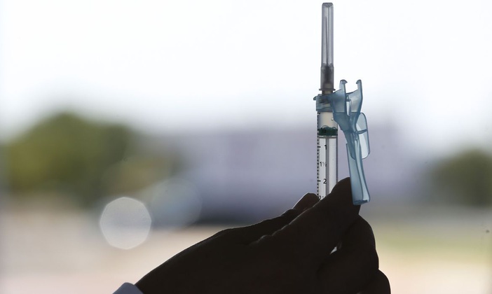 Estudo indica que vacinas aumentam proteção de quem já teve Covid-19