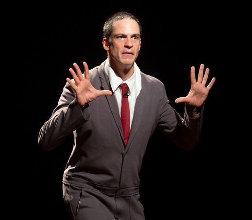 Mateus Solano apresenta o espetáculo “O Figurante” no Theatro Pedro II