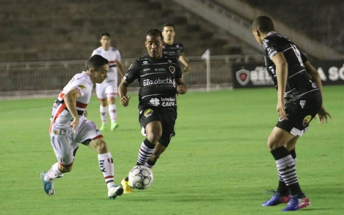 Botafogo faz partida regular, mas perde na primeira das quartas