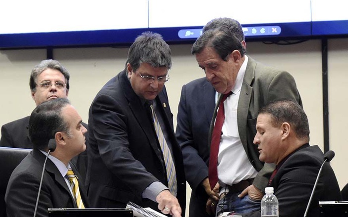 Servidores vão à Câmara protestar contra proposta de pagamento dos 28%