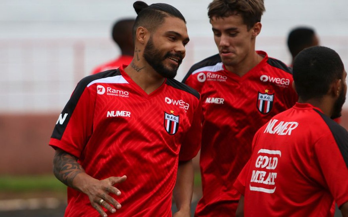 Lateral ex-Palmeiras assina com Botafogo para a Série C