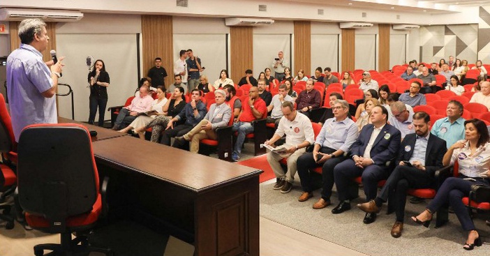Prefeituráveis apresentam propostas em evento da Revide na Acirp