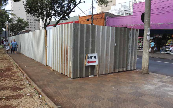 Estação Catedral: Prefeitura pede que empresa retome obras