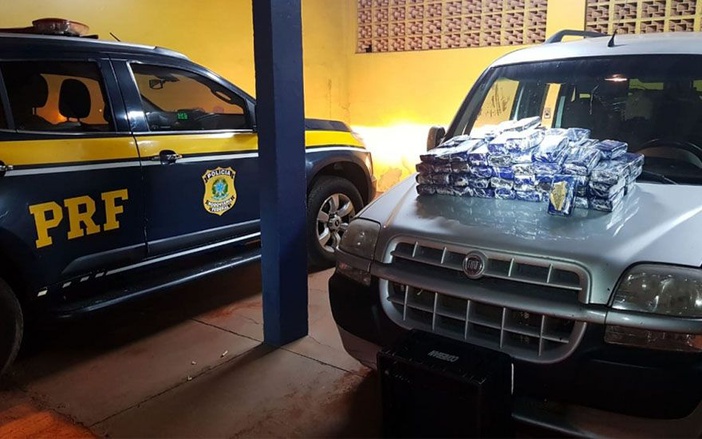 Família é flagrada com 81 tabletes de maconha em veículo que seguia para Ribeirão Preto